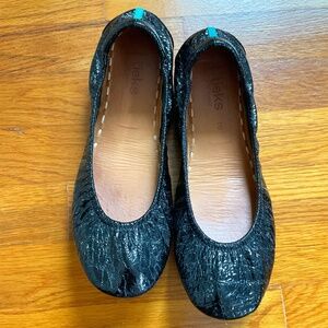 Tieks obsidian black crocodile patent size 10, box and bag included